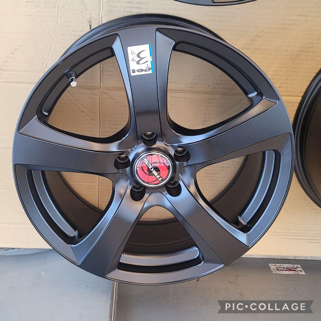 美品! 新品アルミホイールTRIKES　18インチ 8J+45 5H 114.3