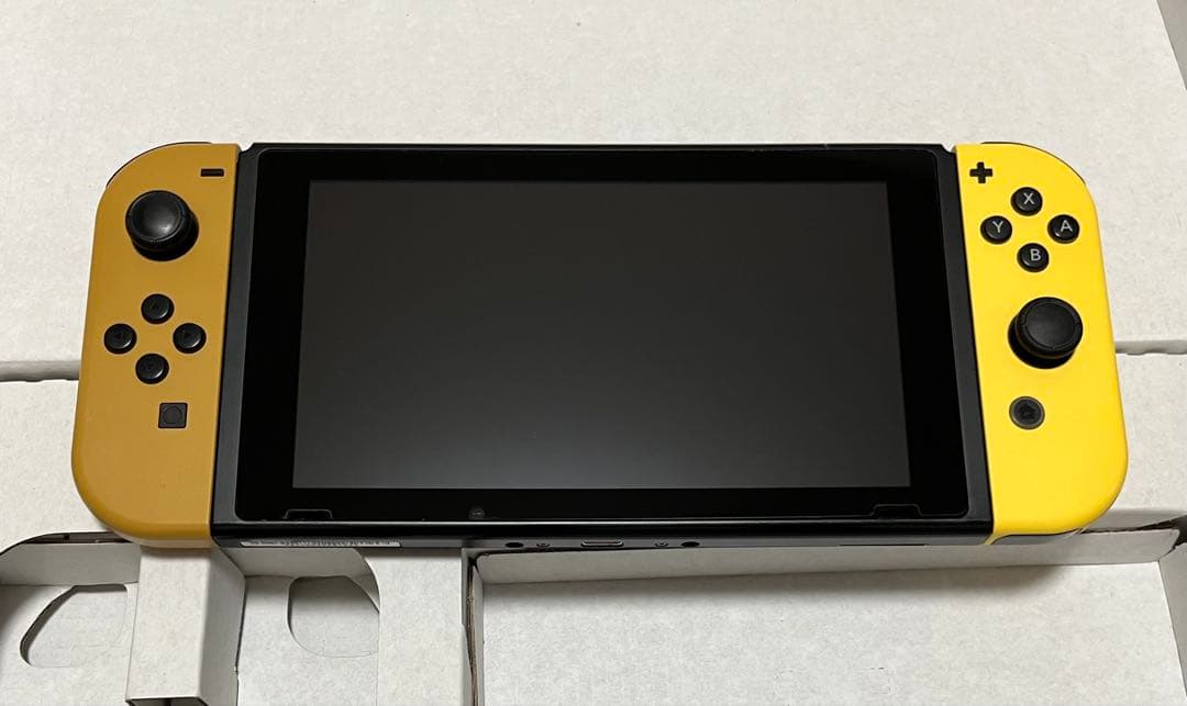 Nintendo Switch 本体　ピカブイ版