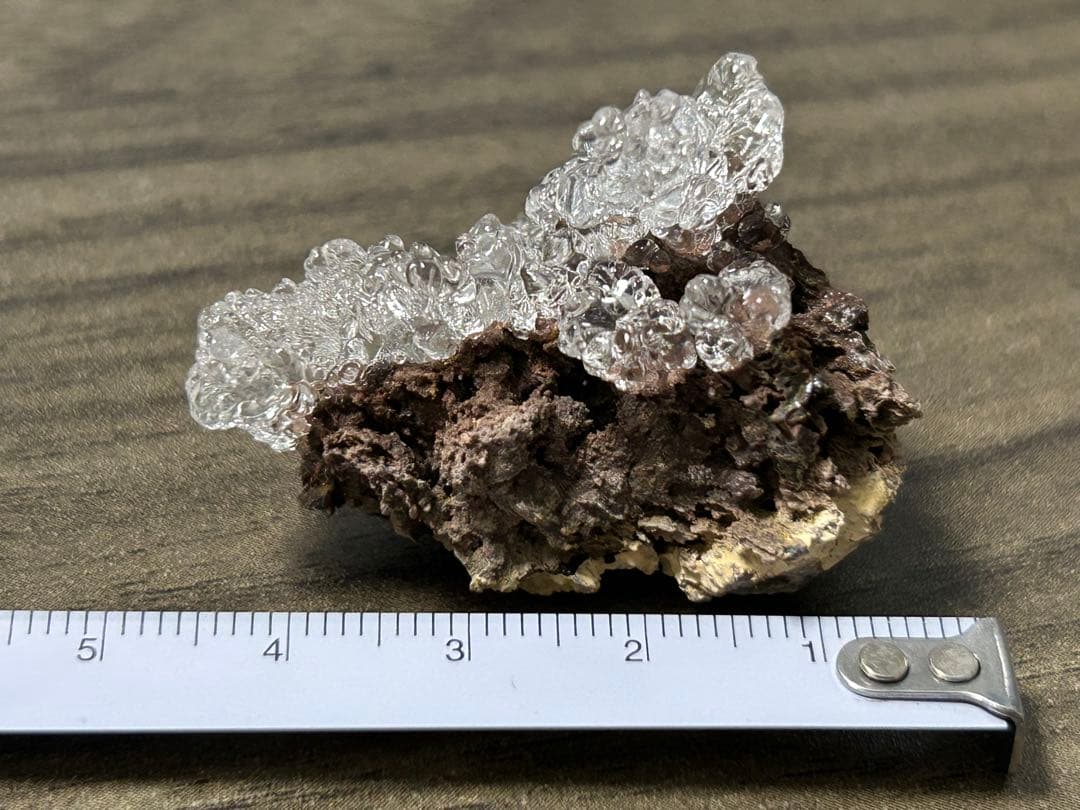 【セール中】鉱物標本　水飛沫のハイアライトオパール（強蛍光）　ミニチュアサイズ