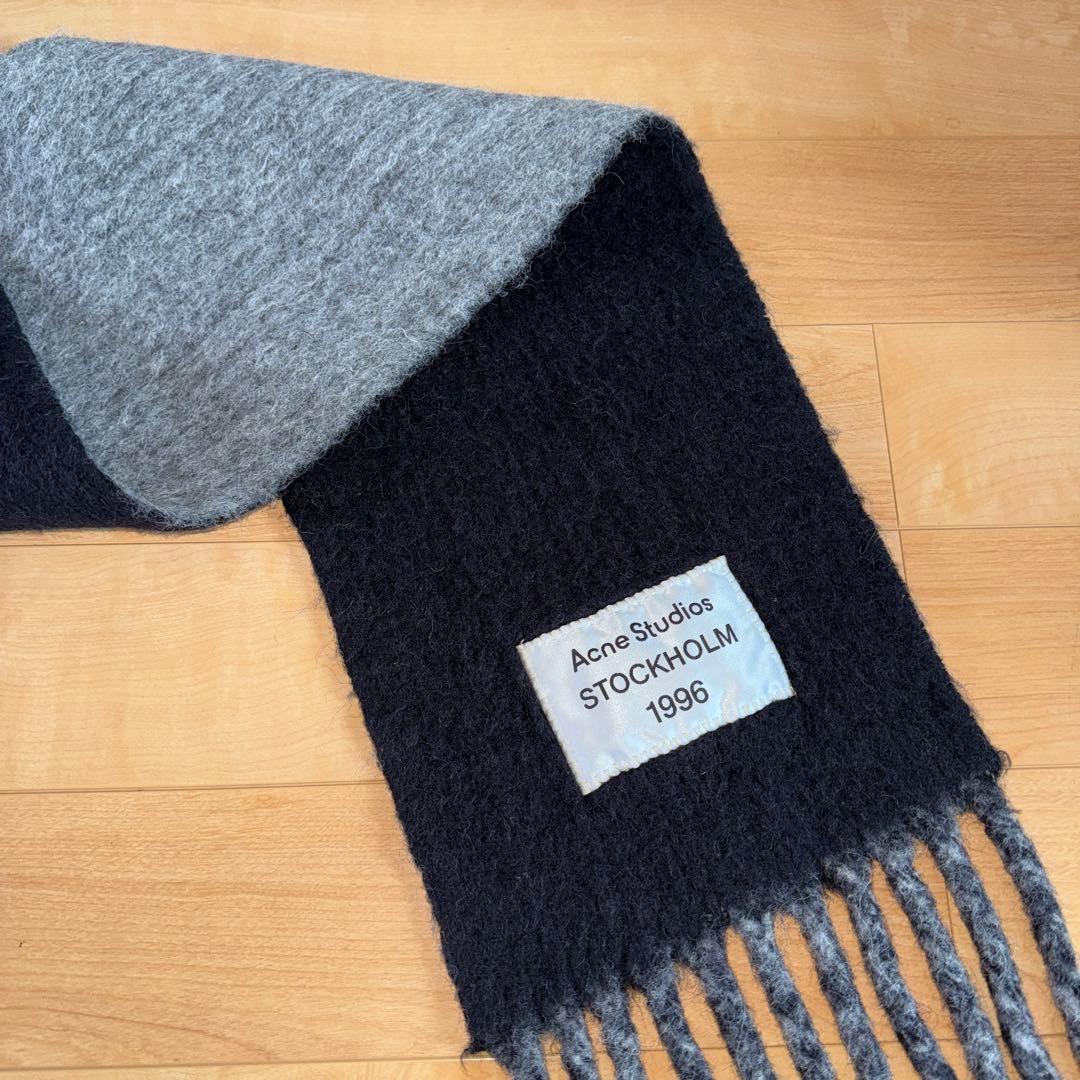 24AW Acne Studios ロゴラベル付マフラー黒/グレー