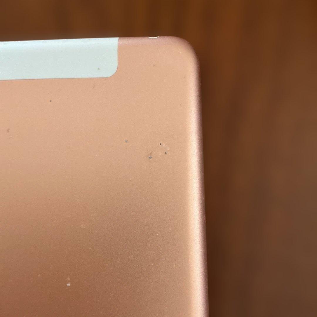 Apple iPad 第8世代　ゴールド　本体＆充電器付き