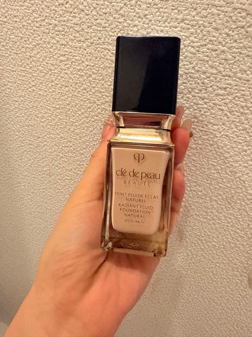clé de peau リキッドファンデーショ　オークル 00