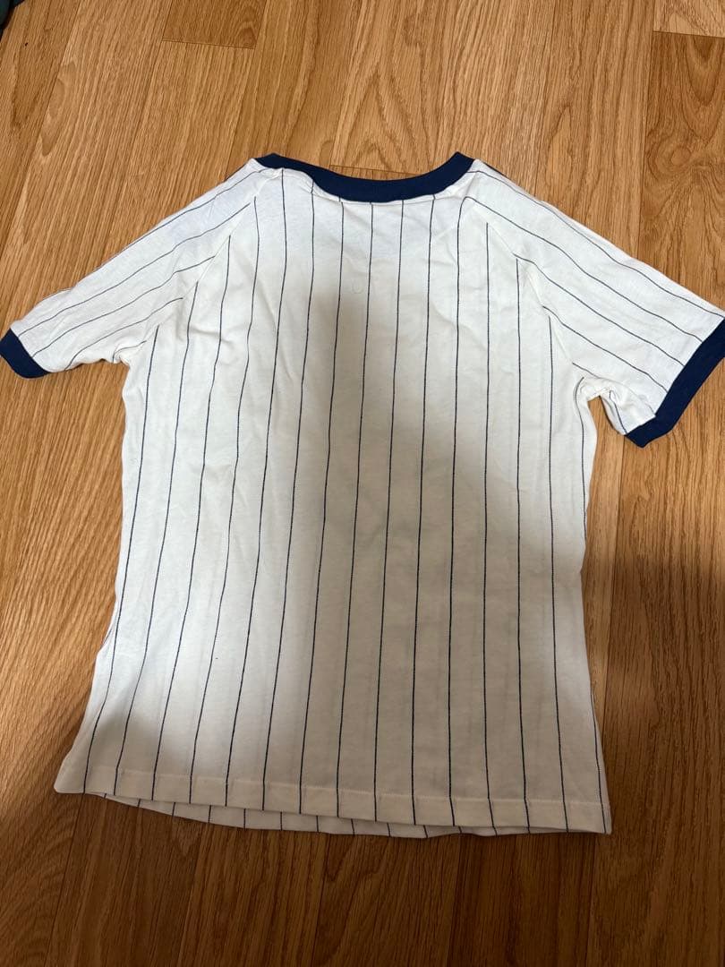 adidas リニア グラフィック カリTシャツ ホワイト×ネイビー　ピチT