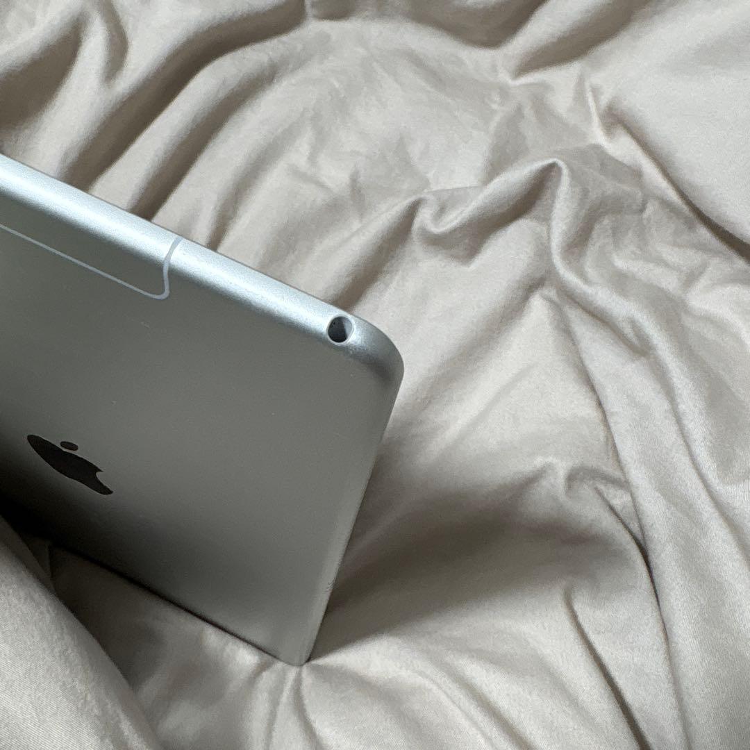 Apple iPad Air3 シルバー 本体256GB Wi-Fi セルラー