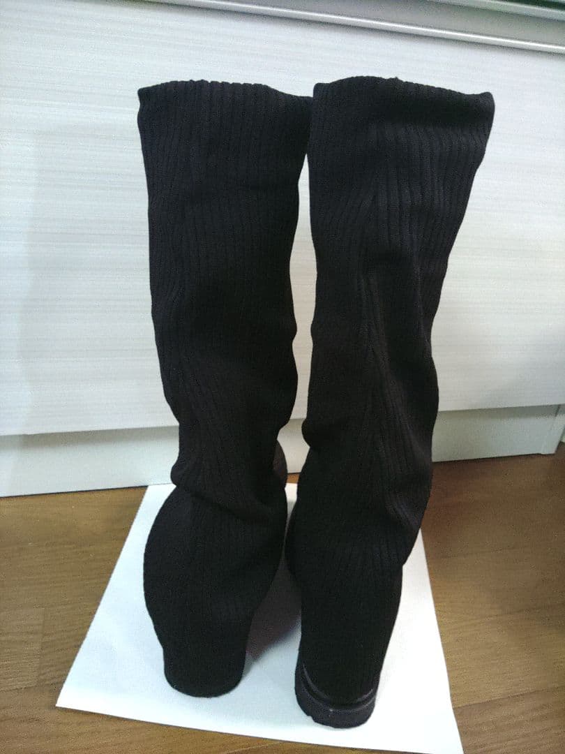 MURUAの黒のルージーソックブーツ