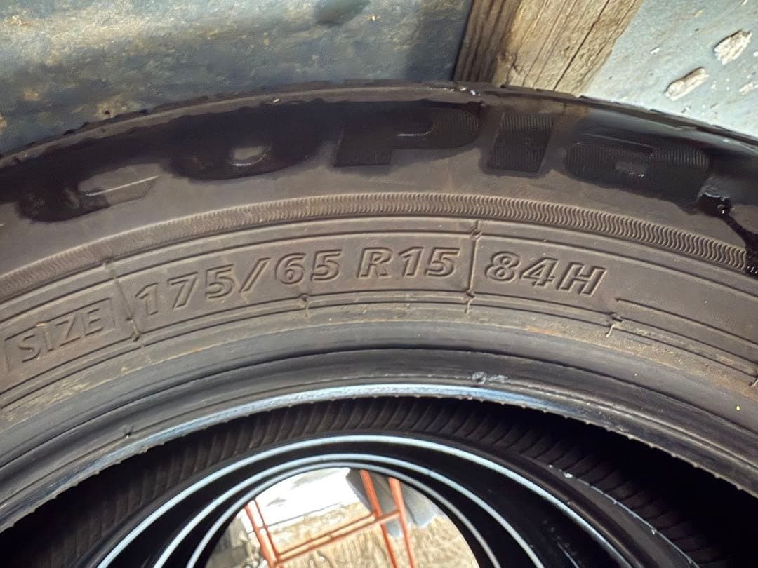 ブリヂストンサマータイヤ175／65R15 84H