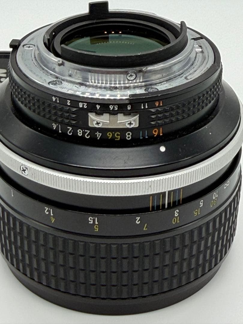 NIKKOR 85mm f/1.4 レンズ