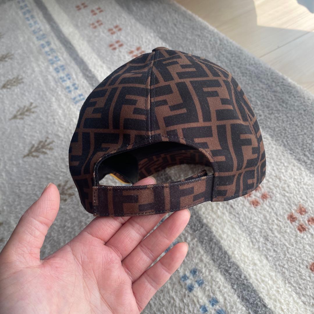 Fendi ロゴパターン キャップ ブラウン