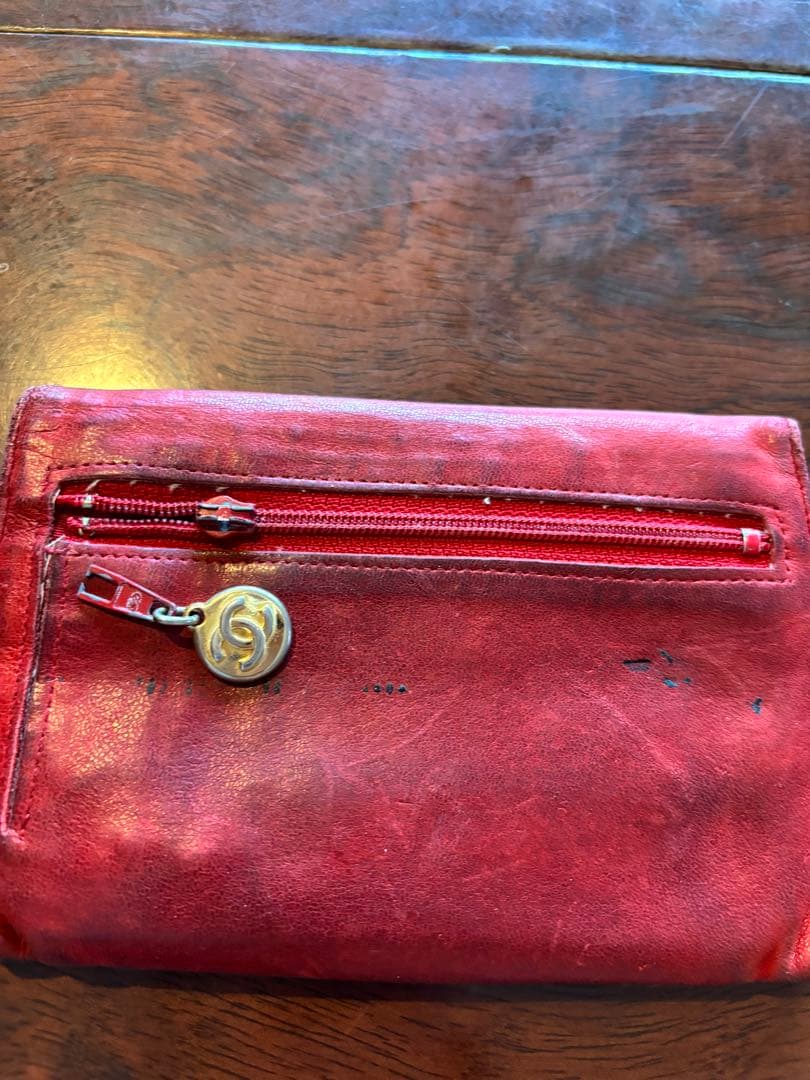 CHANEL 赤 二つ折り財布　本革