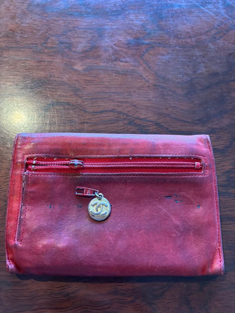 CHANEL 赤 二つ折り財布　本革