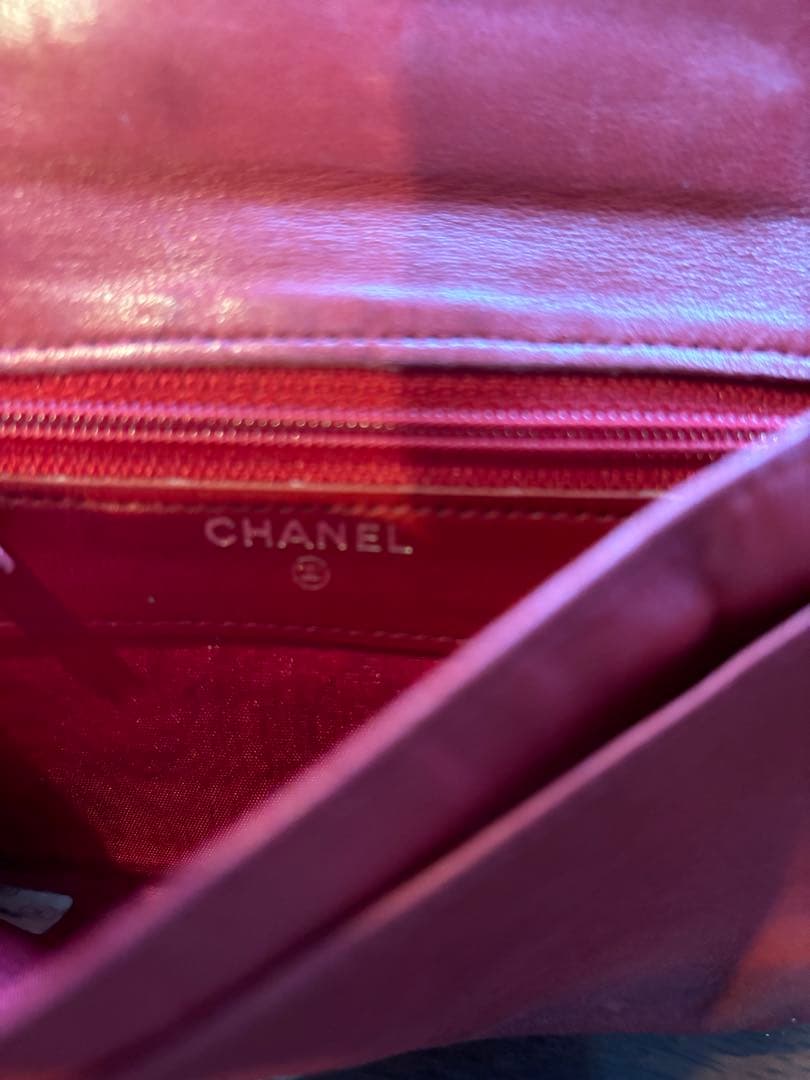 CHANEL 赤 二つ折り財布　本革