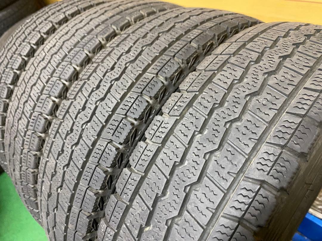 軽トラ軽バン用スタッドレスタイヤ145R12 6PR LT・145/80・中古