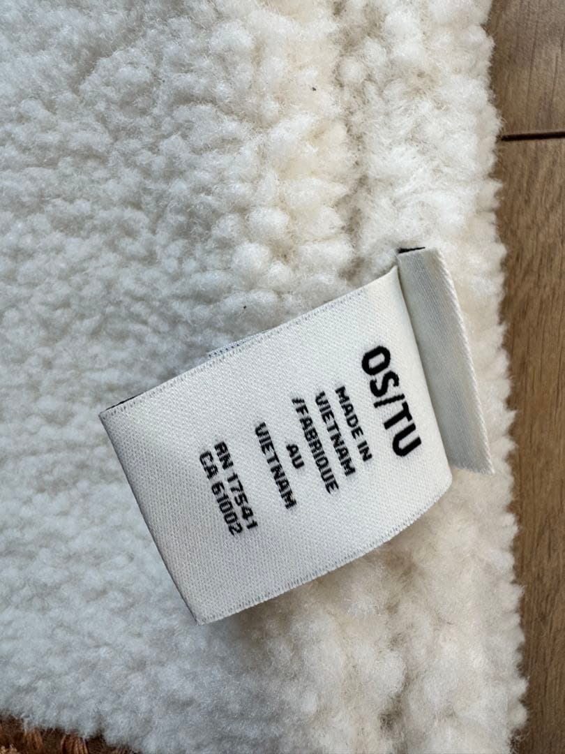 完売品　UGG ホワイト マフラー　ニンバス