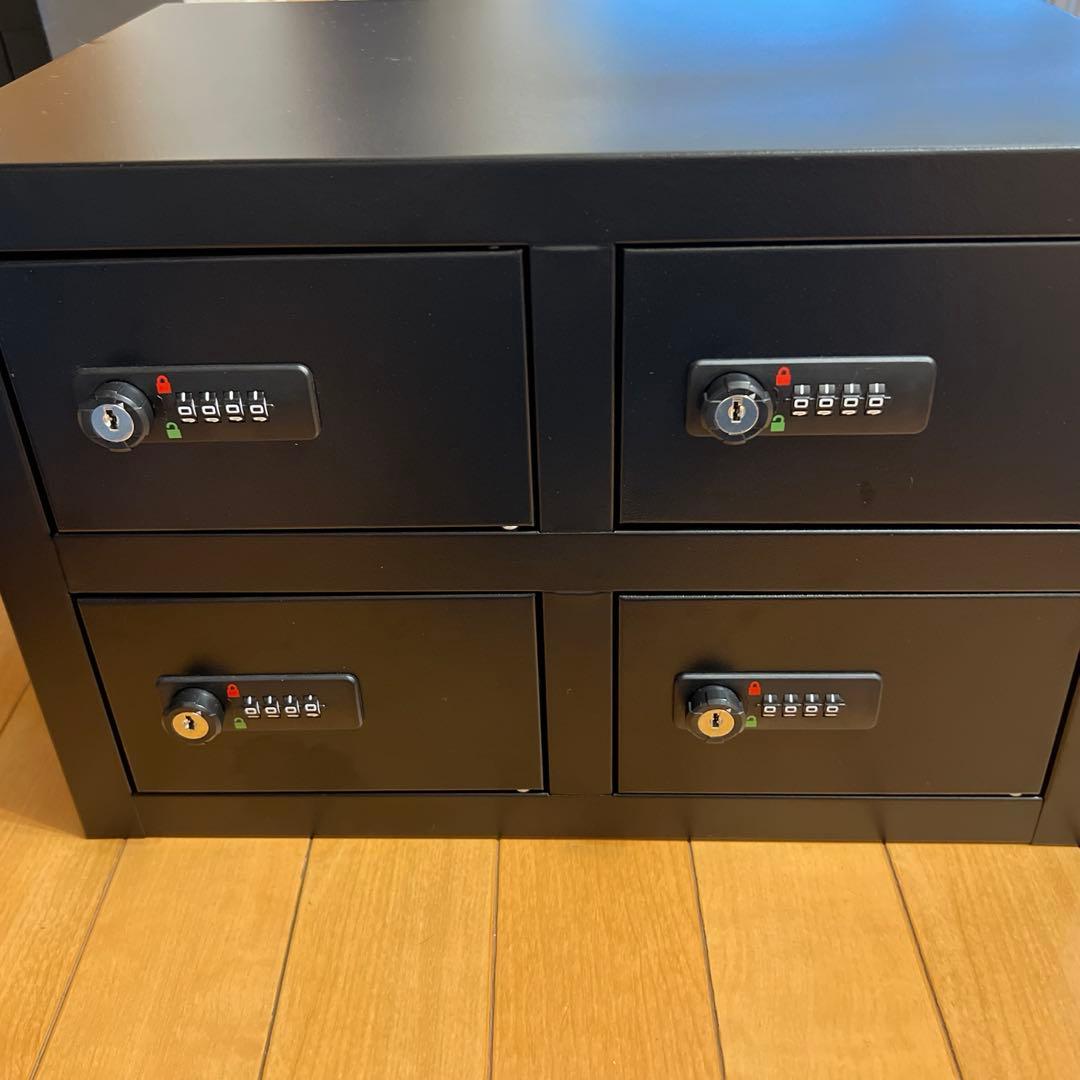 貴重品ロッカー　2セット