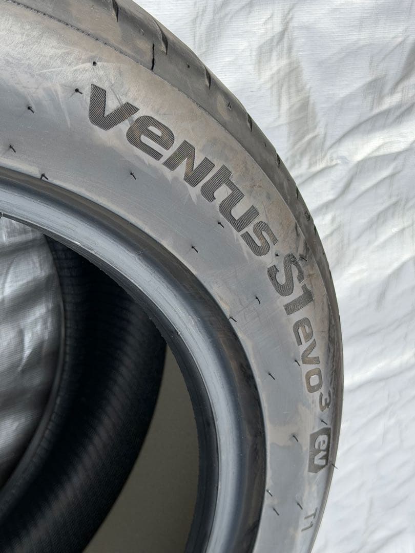 ①Hankook Ventus S1 evo 3 EV T1 255/45R19