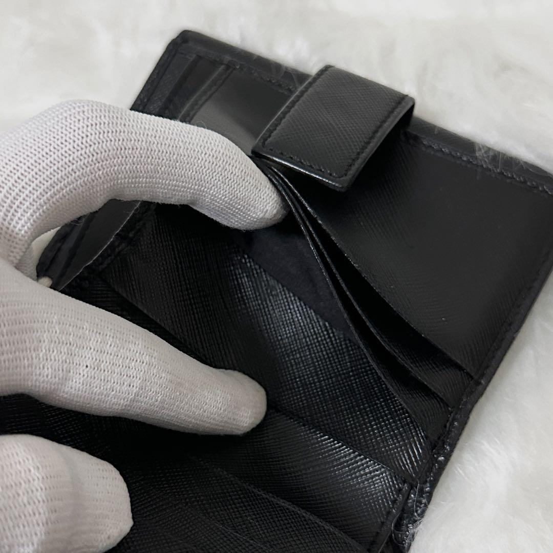 【美品】 Ferragamo レザー 二つ折り財布 ガンチーニ ブラック 黒