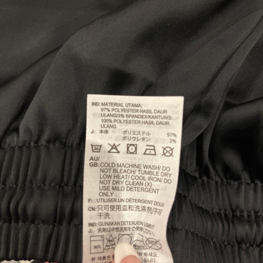 adidas ストライプ ブラックジャージパンツ