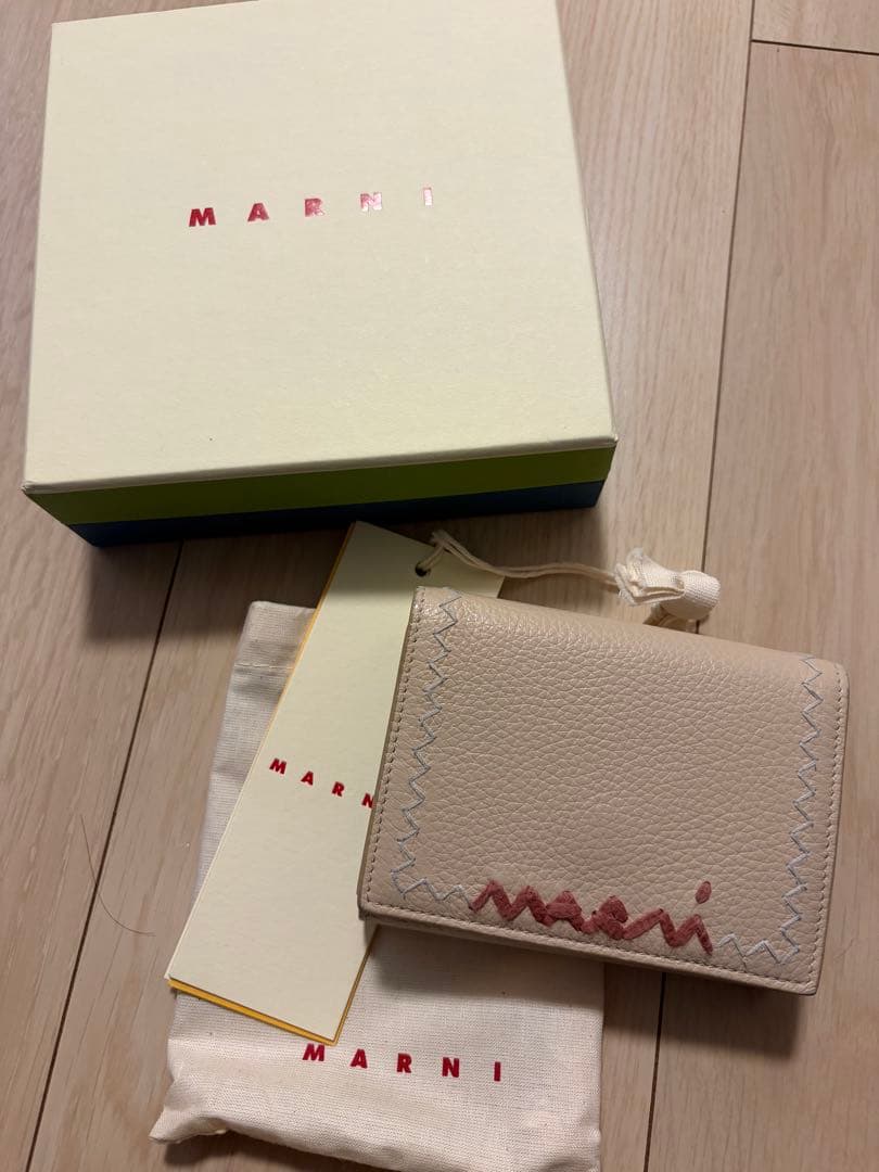 marni ベージュ 三つ折り財布