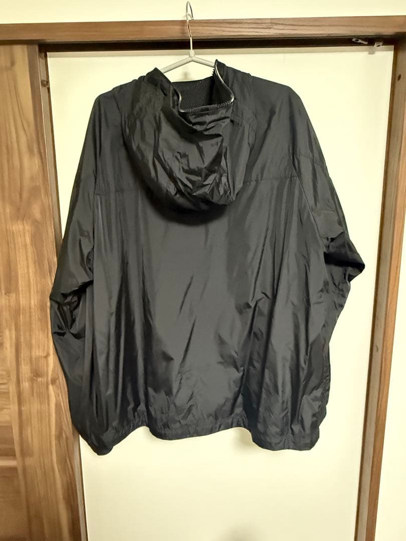 MONCLER フード付きブラックジャケット