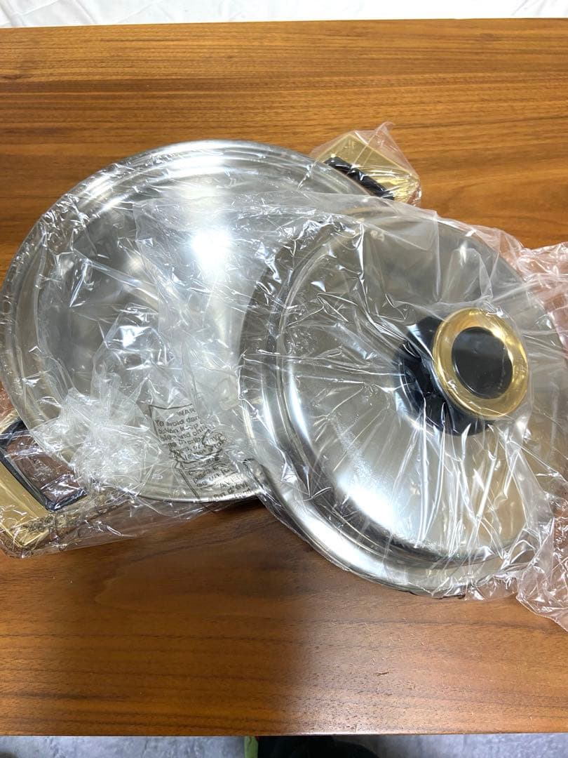 【新品未使用】タッパーウェア　レインボークッカー 21cm浅鍋　両手鍋