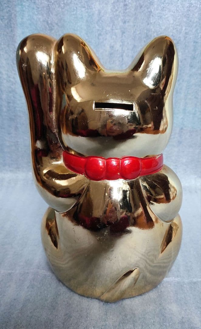 金色　招き猫　貯金箱　左手　高さ約27cm　横幅約16cm　厚さ約13cm
