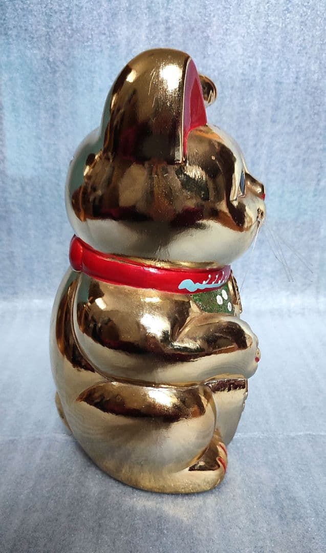金色　招き猫　貯金箱　左手　高さ約27cm　横幅約16cm　厚さ約13cm