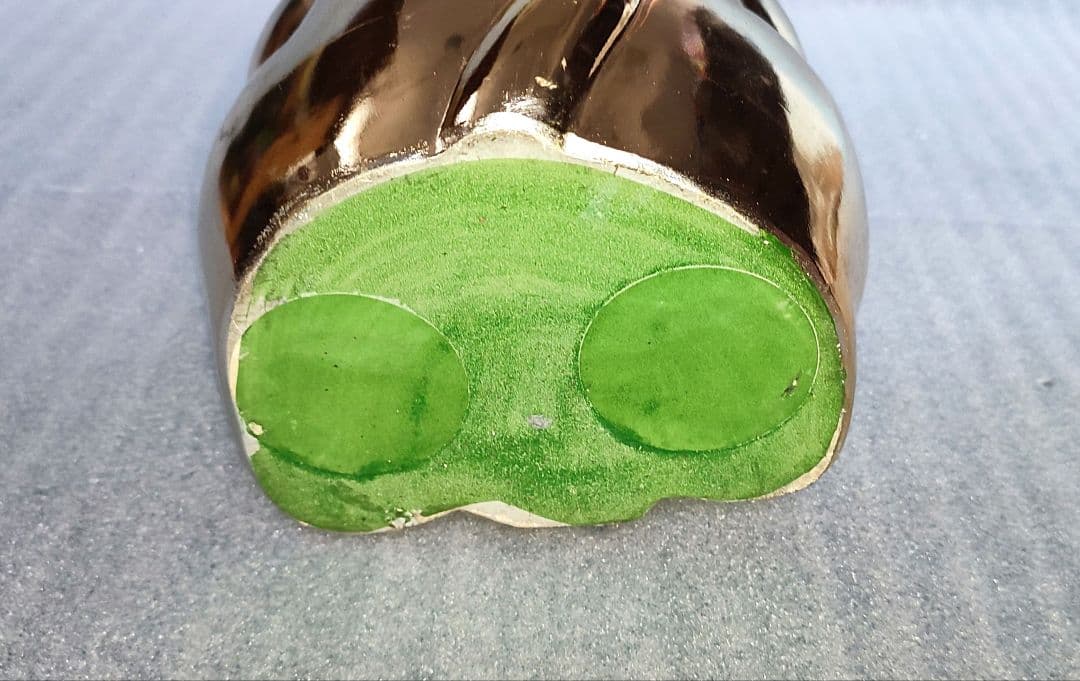 金色　招き猫　貯金箱　左手　高さ約27cm　横幅約16cm　厚さ約13cm