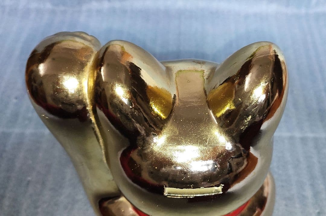 金色　招き猫　貯金箱　左手　高さ約27cm　横幅約16cm　厚さ約13cm
