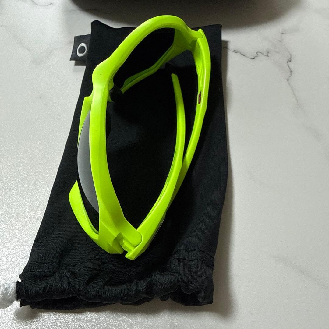Oakley ネオンイエロー サングラス