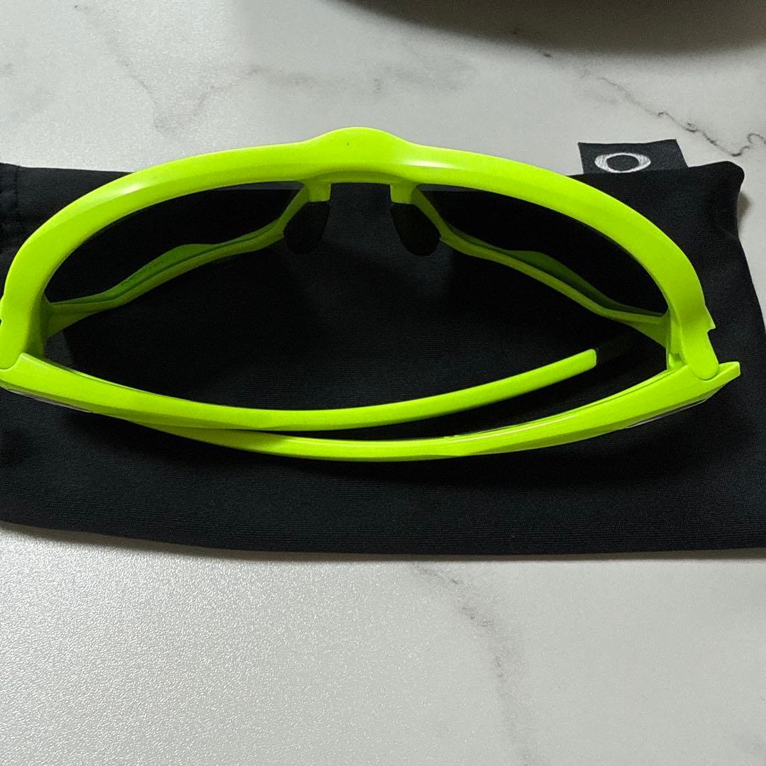 Oakley ネオンイエロー サングラス