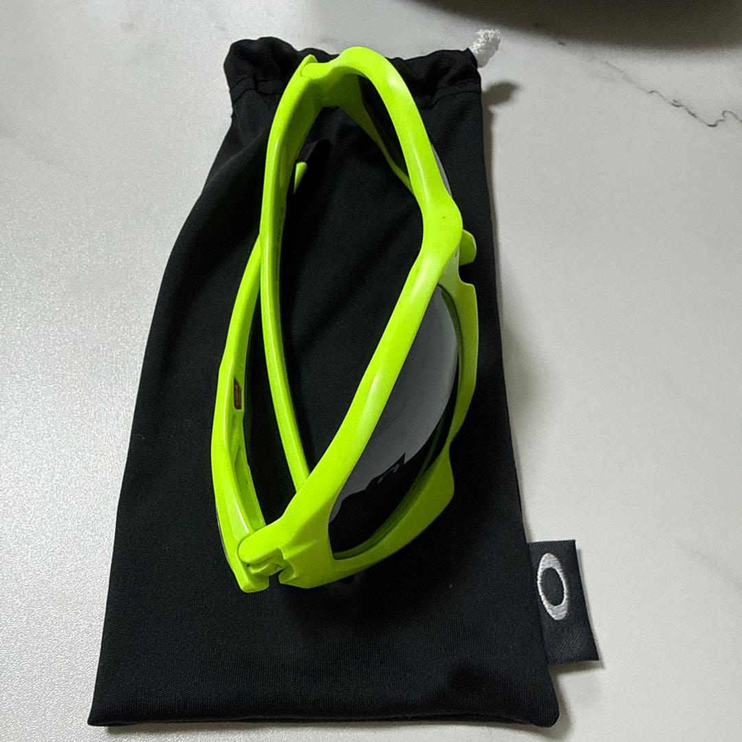 Oakley ネオンイエロー サングラス