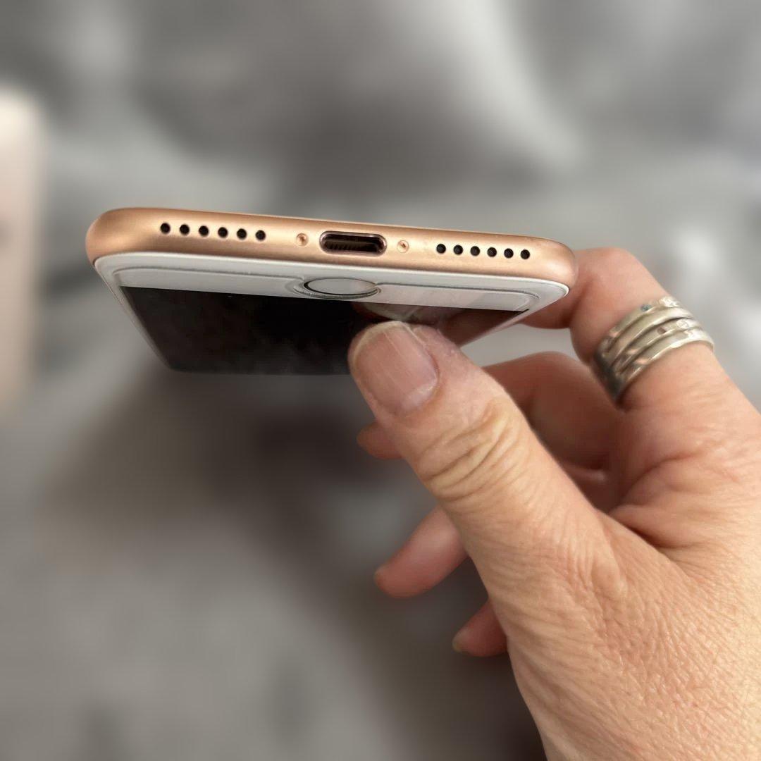 iPhone 8 ゴールド 4.7インチ 本体