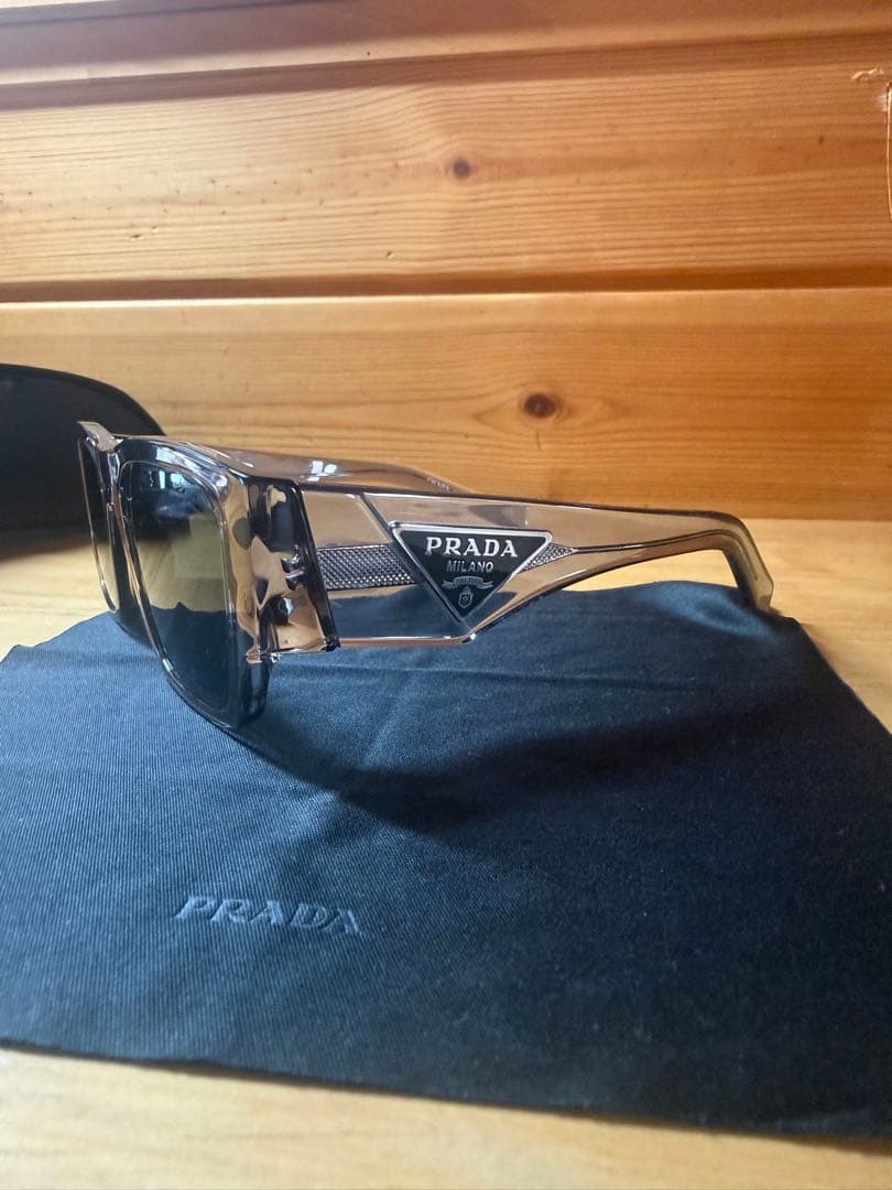 本日まで出品‼️PRADA シンボルサングラス