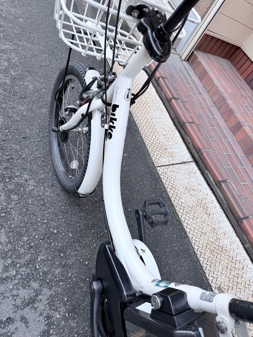 子供乗せ　ブリヂストン　電動アシスト自転車 チャイルドシート付き ホワイト