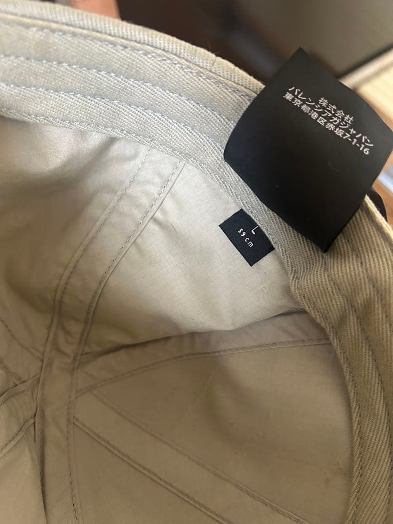 BALENCIAGA ベージュキャップ
