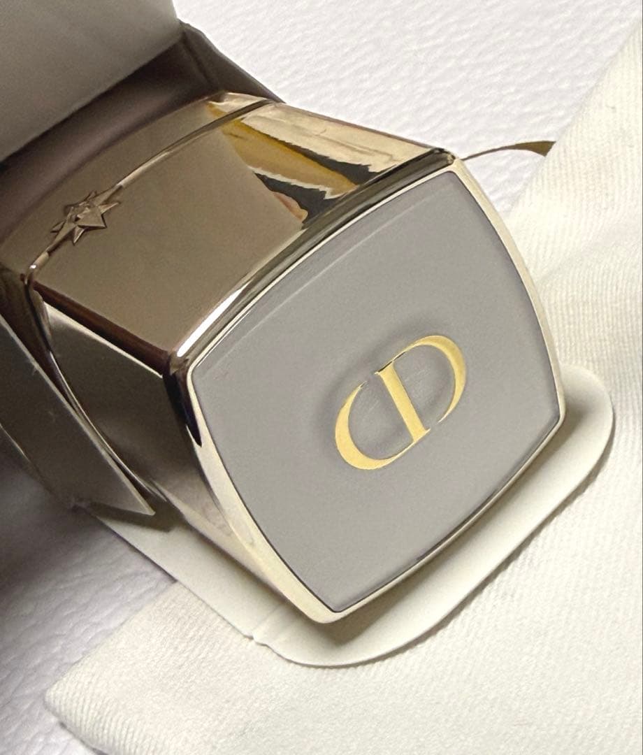 新色！dior プレステージホワイトルプロテクターUVルミエール　ロージーグロウ