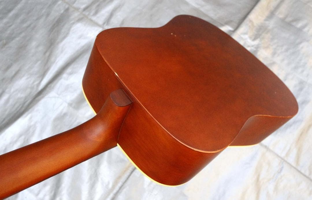 ■Art&Lutherie アート＆ルシアー■アコースティックギター■難あり