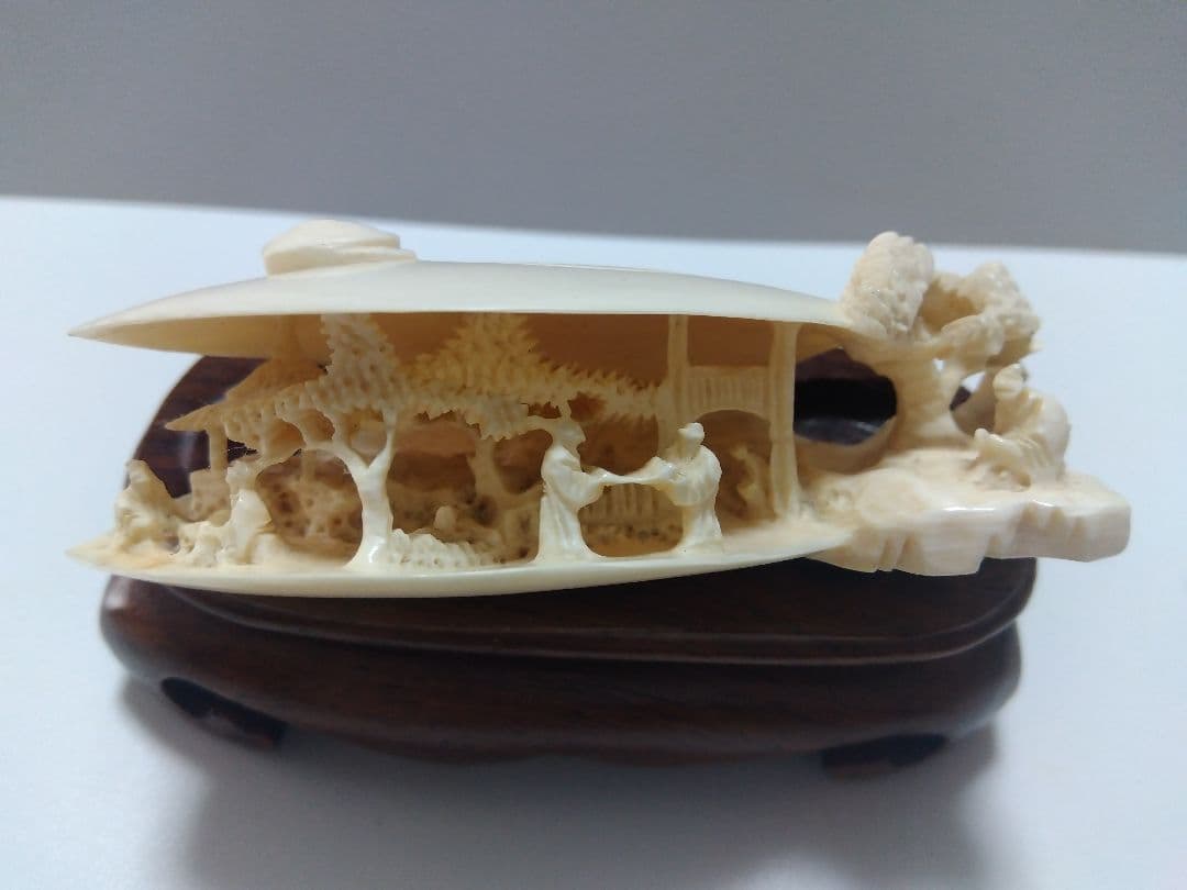 中国っぽい貝デザイン 彫刻 工芸品 置物 台座付き