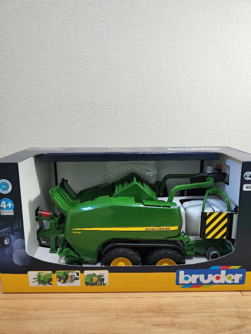 Bruder ブルーダー 02032ジョンディアラッピングベーラー、グリーン