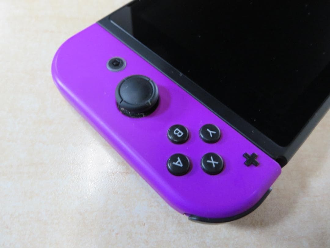 ニンテンドースイッチ本体+ジョイコンストラップ
