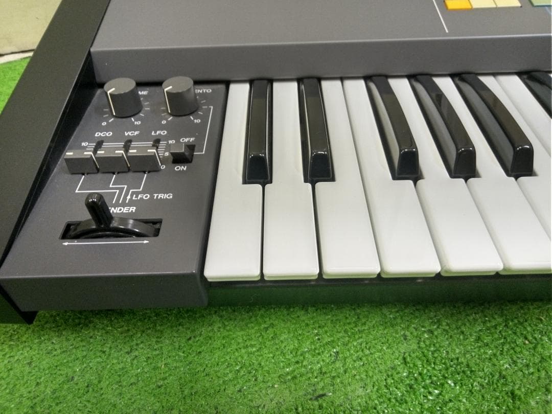 Roland JUNO-106 　シンセサイザー