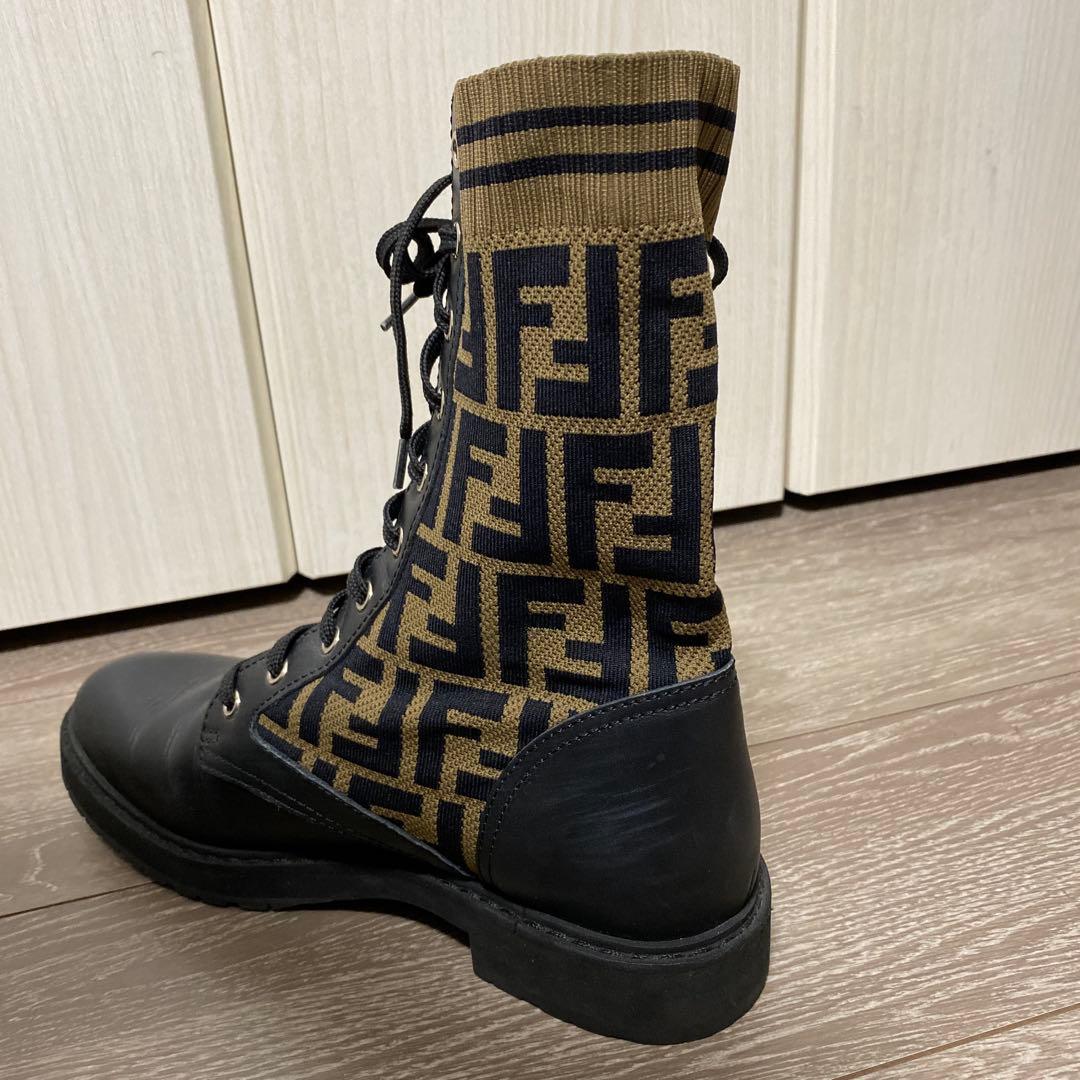MAICAT専用　美品　FENDI ズッカ　レザー　ロゴ　ストレッチファブリック