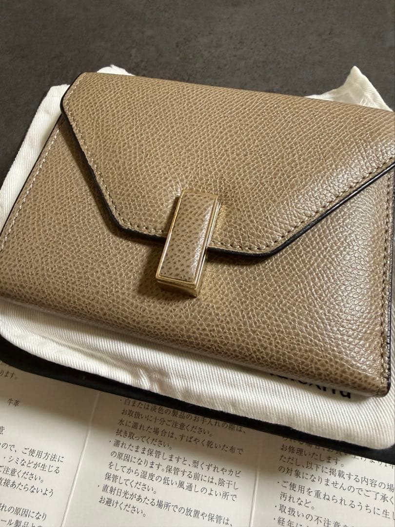 【お値引き◎】Valextra（ヴァレクストラ）イジィデ 二つ折り財布　ベージュ