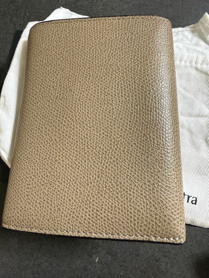 【お値引き◎】Valextra（ヴァレクストラ）イジィデ 二つ折り財布　ベージュ