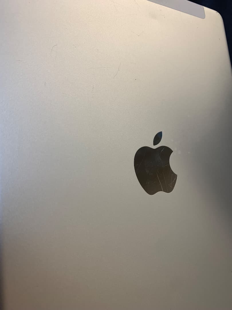 中古品 SIMフリー iPad　第6世代 32GB