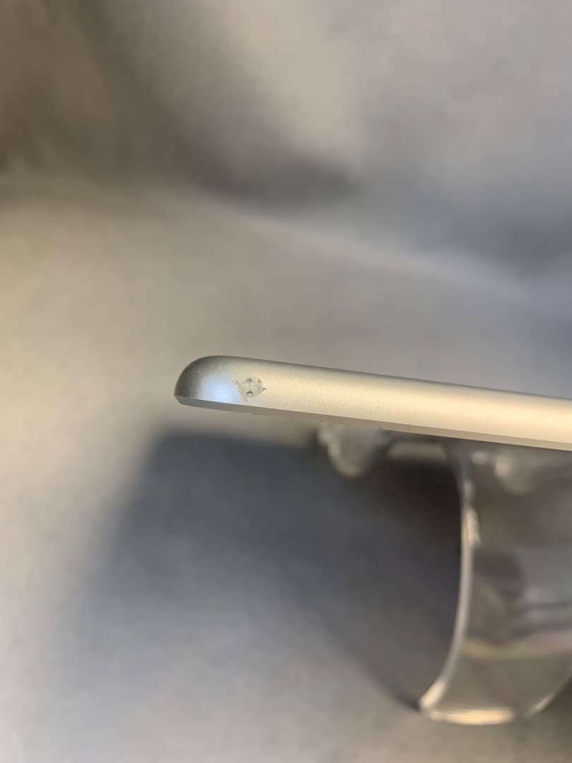 中古品 SIMフリー iPad　第6世代 32GB