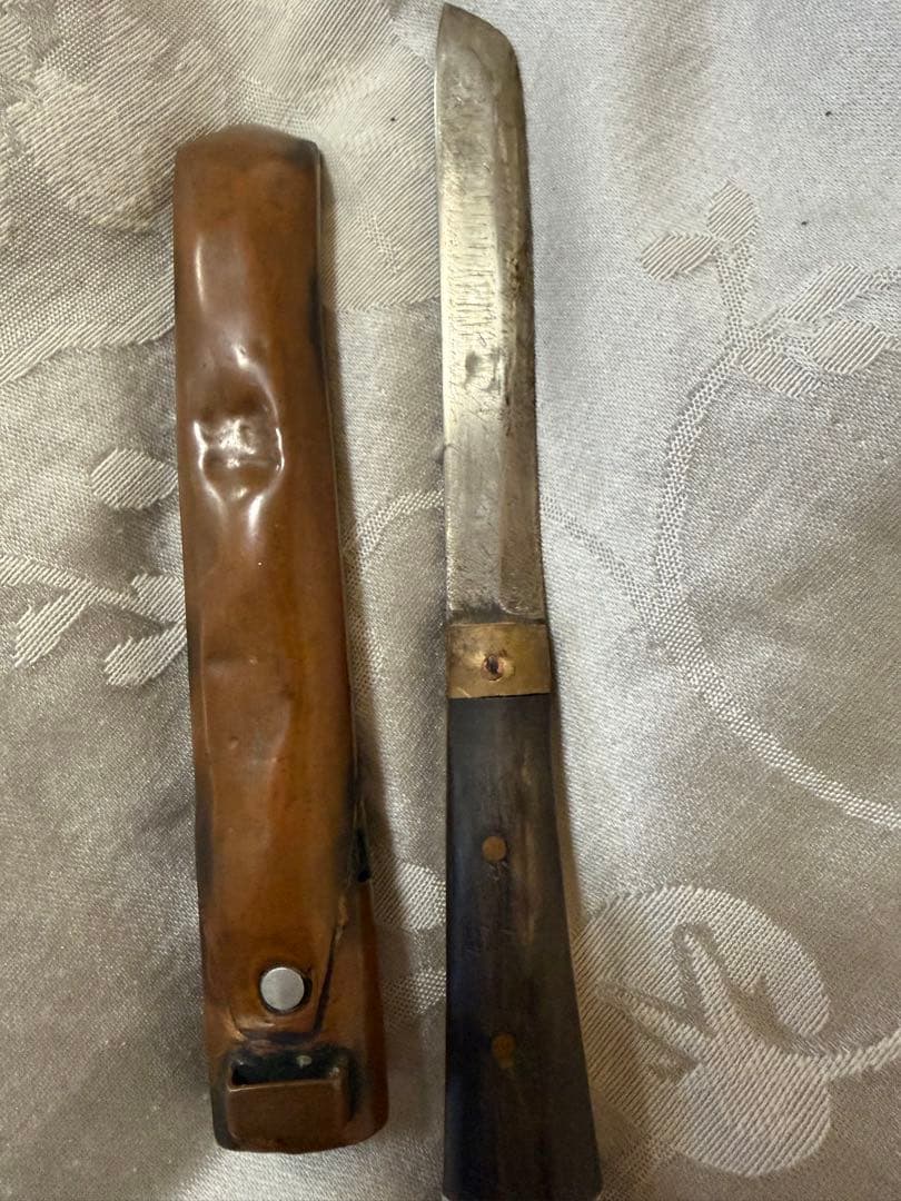 【希少品】ネパール古式ナイフ 透かし彫り金属鞘 骨柄 民族ナイフ チベット骨董