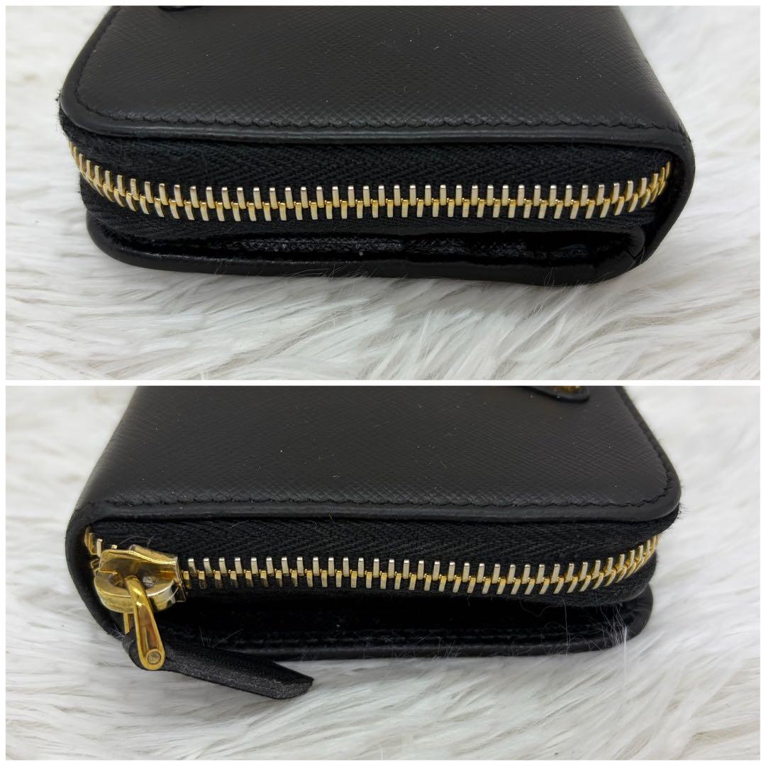美品✨プラダ 二つ折り財布 レザー サフィアーノ 金ロゴ 三角ロゴ 黒