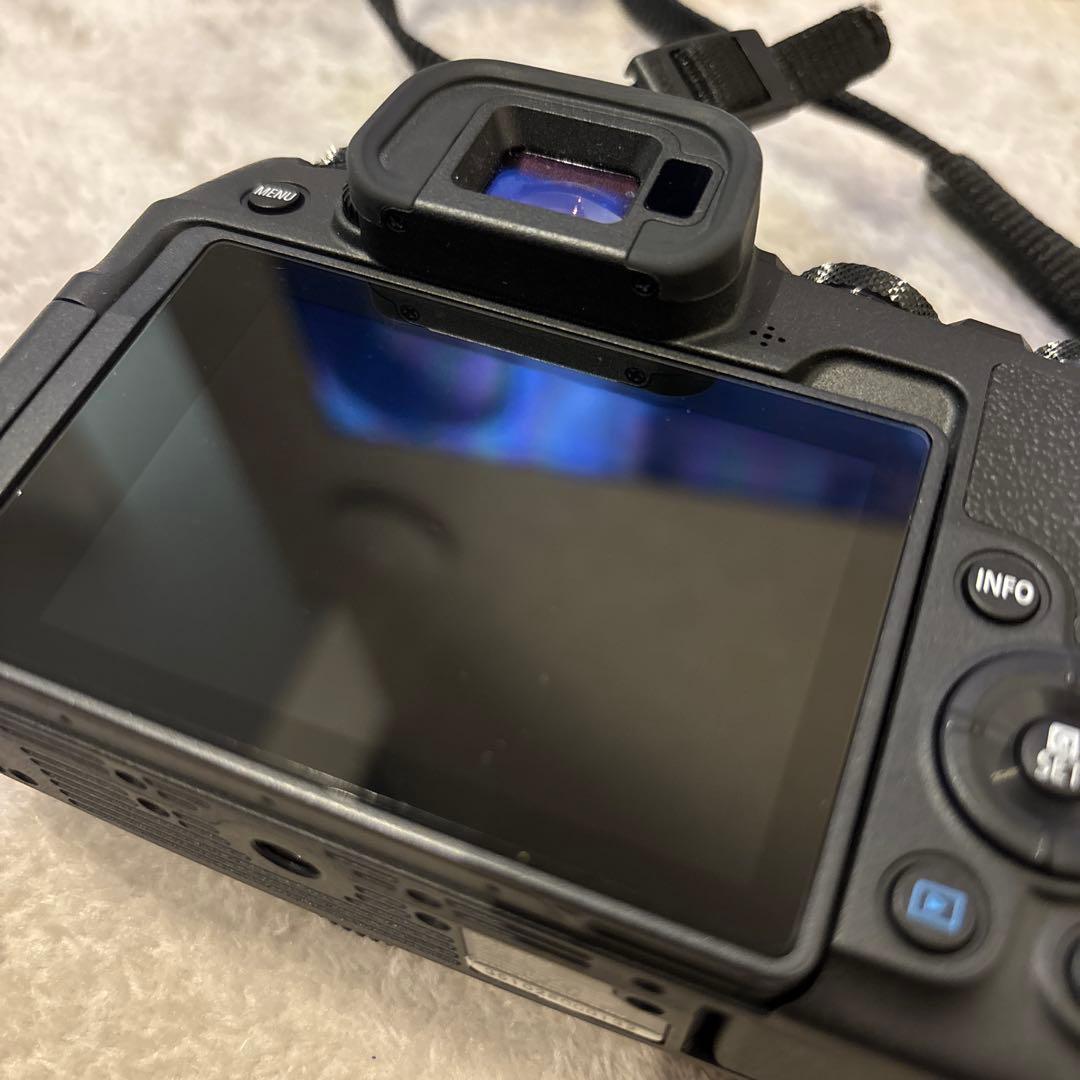 Canon EOS RP ミラーレス一眼 カメラ、充電器(バック付