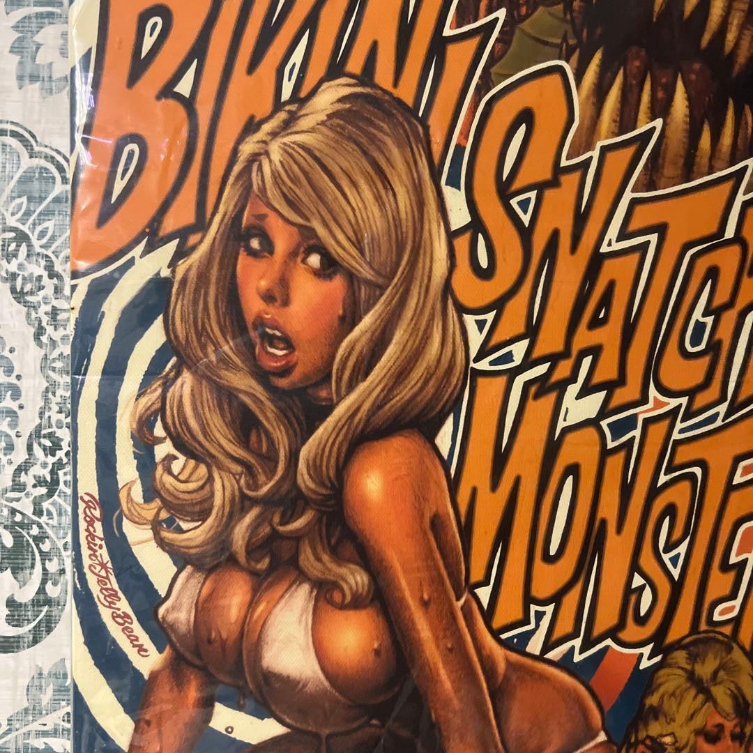EROSTIKA Bikini Snatch Monster アートプリント